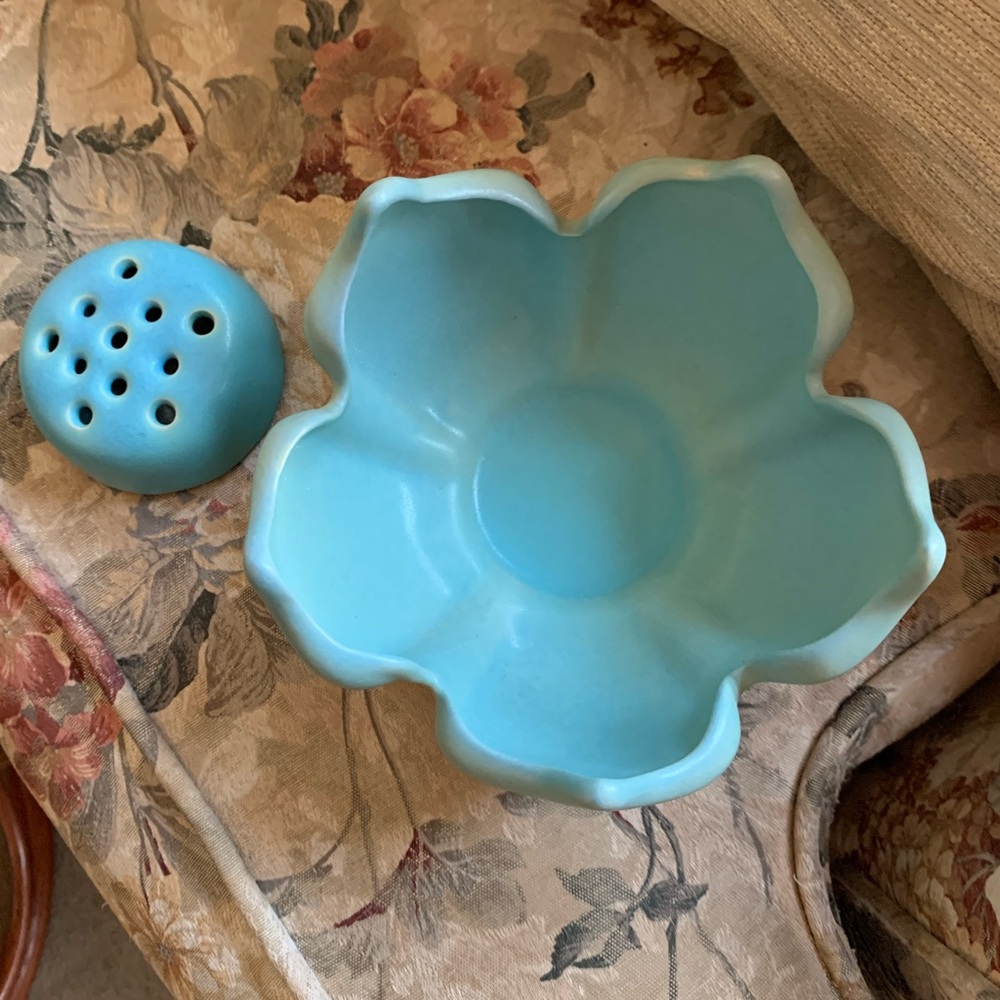 Mint condition van Briggle lotus bowl w/frog